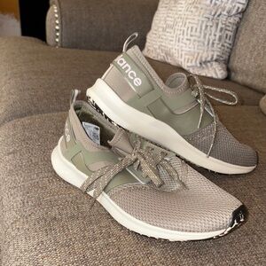 Gently Loved New Balance Nergize olive Green /Pink Sneakers